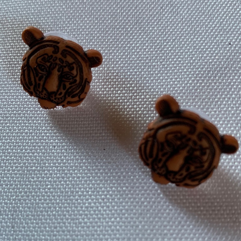 NWT. Handmade Pierced Earrings of Tiger Face!